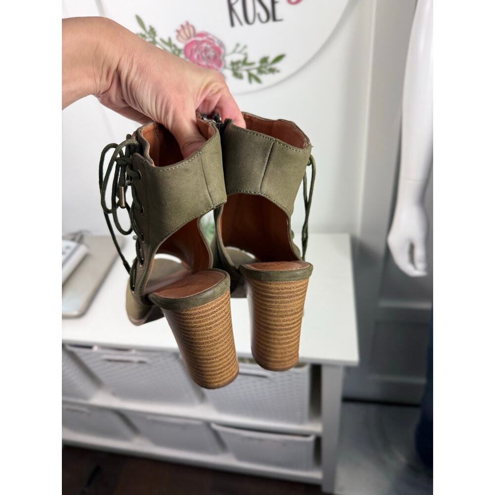 Beautiful Charlotte Rouse Shoes Size 8 - Picture 7 of 8